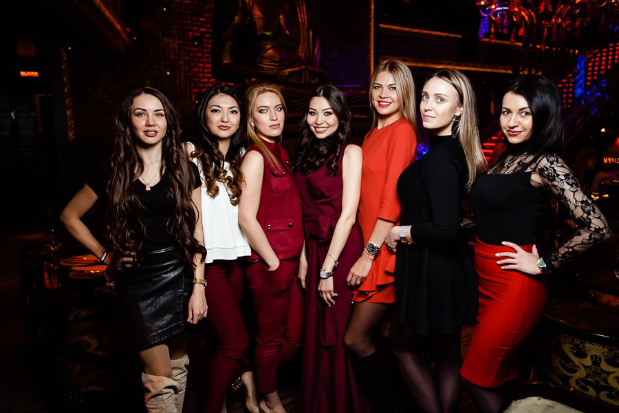 Russian club. Дагестанские девушки в клубе. Nightlife Москва. Ночной клуб той. Девочки бары Москвы.