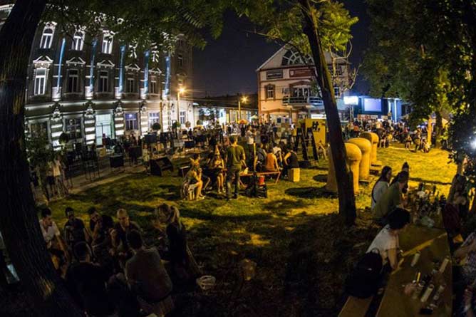 Белград ночная жизнь. Belgrade Night Life. Ночной Белград фото в ресторане.